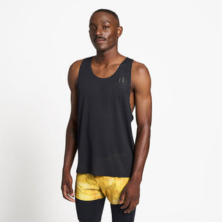 front view of the ciele athletics lightweight, race ready and performance driven singlet named RDSinglet in shadowsphinx color, on a model