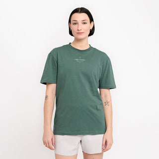 front view of ciele athletics unisex ORTShirt with the LE logo in turquoise color, on a model