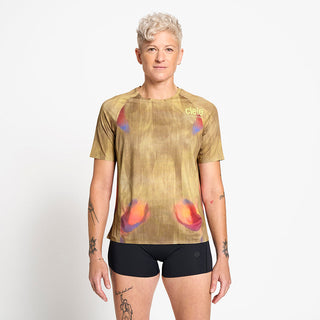 front view of the ciele athletics lightweight, race ready and performance driven T-Shirt for womens named RCDTShirt in sphinx color, on a model