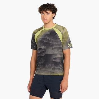 Model_Text: model is 6'2" and wears a medium