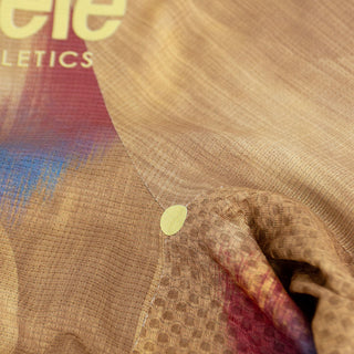close up of the STITCHfree construction for a no chafe finish, of the ciele athletics lightweight, race ready and performance driven T-Shirt named RCDTShirt in sphinx color