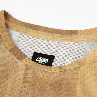 carbon yarns fabric details of the ciele athletics lightweight, race ready and performance driven T-Shirt named RCDTShirt in sphinx color