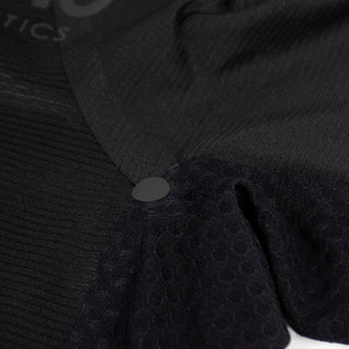 close up of the STITCHfree construction for a no chafe finish, of the ciele athletics lightweight, race ready and performance driven T-Shirt named RCDTShirt in shadowsphinx color